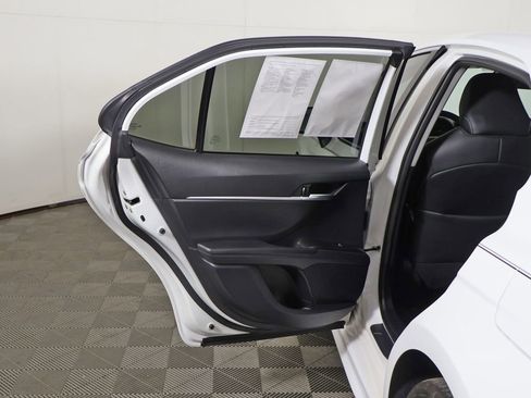 Used 2023 Toyota Camry SE FWD image 17