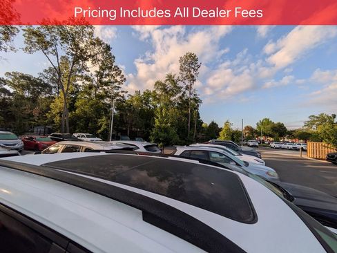 Used 2021 Volkswagen Atlas SE w/ Panoramic Sunroof Package FWD image 10