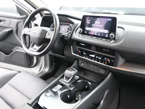 Used 2025 Nissan Rogue SV w/ SV Premium Package FWD image 32