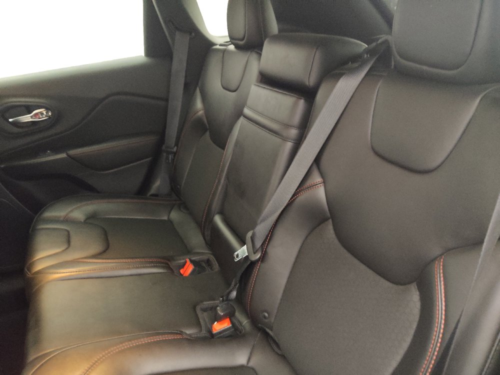 Used 2019 Jeep Cherokee Trailhawk w/ Cold Weather Group AWD/4WD image 18