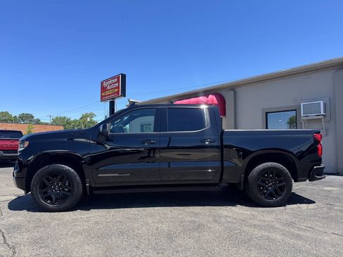 Used 2025 Chevrolet Silverado 1500 High Country w/ Midnight Edition AWD/4WD image 3
