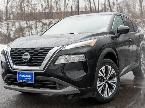 Used 2023 Nissan Rogue SV image 1