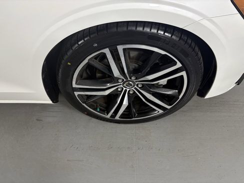Used 2019 Volvo S60 T5 R-Design image 11