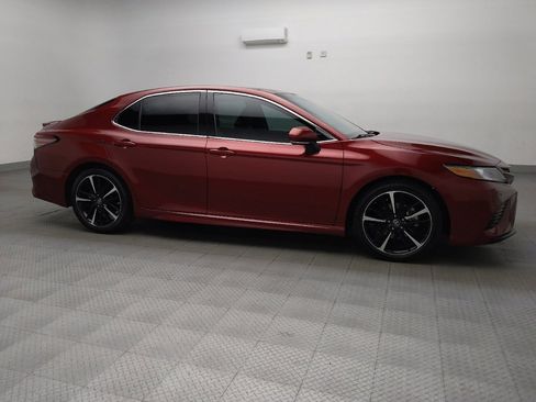 Used 2018 Toyota Camry XSE image 11