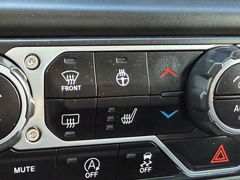 Used 2021 Jeep Gladiator Mojave AWD/4WD image 39