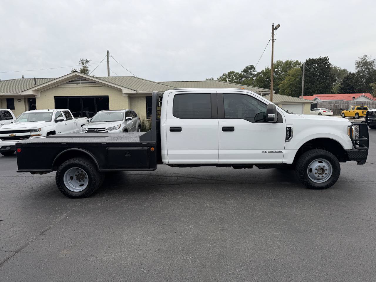 Used 2017 Ford F350 XL w/ Power Equipment Group AWD/4WD image 4