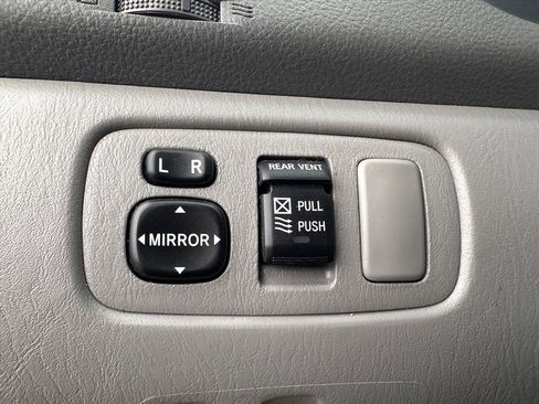 Used 2010 Toyota Sienna LE image 17