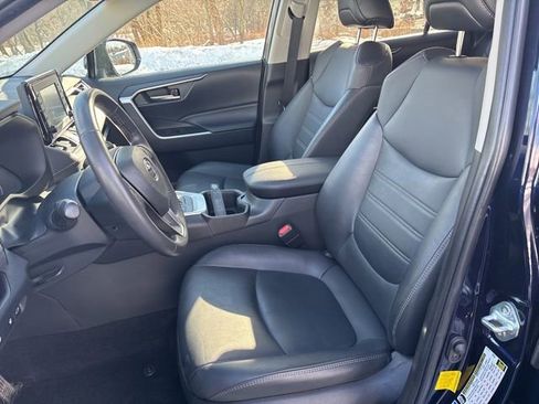 Used 2022 Toyota RAV4 XLE Premium image 42
