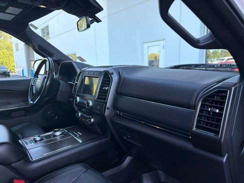 Used 2018 Ford Expedition Limited w/ Equipment Group 302A AWD/4WD image 29