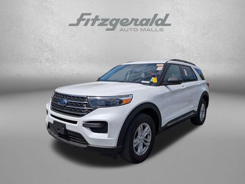 Used 2022 Ford Explorer XLT image 2