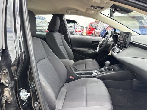 Used 2025 Toyota Corolla LE FWD image 28