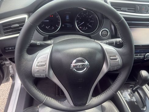 Used 2016 Nissan Rogue SL AWD/4WD image 16