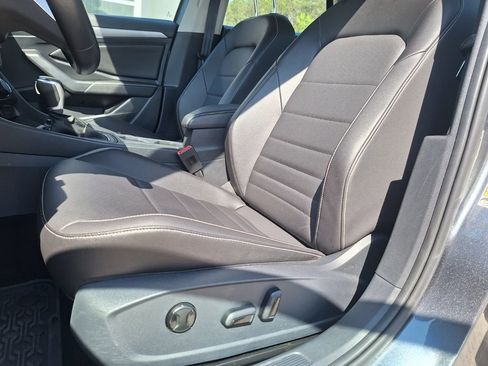 Used 2022 Volkswagen Jetta SE image 10