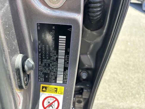 Used 2019 Toyota Highlander SE FWD image 26