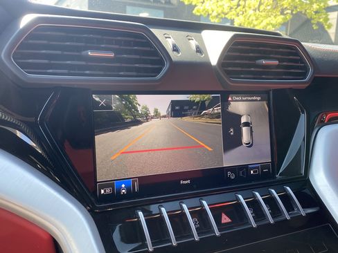 Used 2022 Lamborghini Urus AWD/4WD image 39