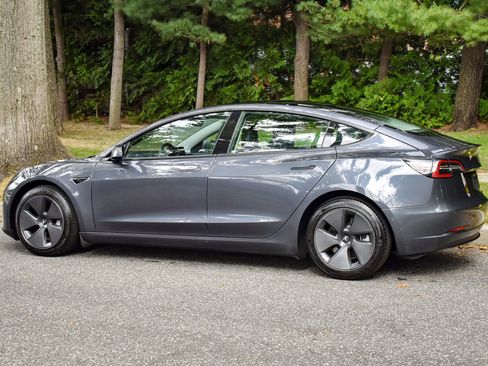 Used 2023 Tesla Model 3 Standard Range image 5