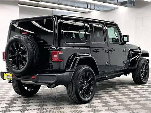 Used 2025 Jeep Wrangler Unlimited Sahara w/ Safety Group image 13