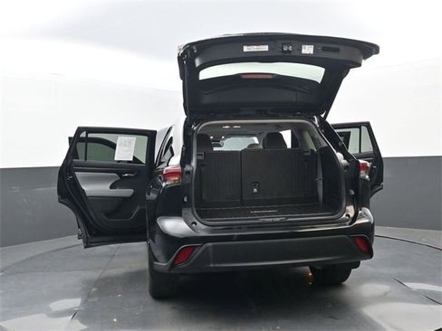 Used 2024 Toyota Highlander XLE image 37