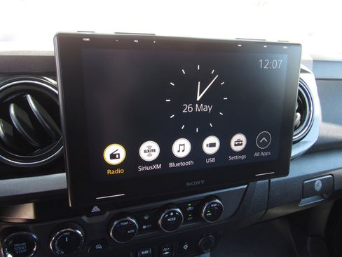 Used 2019 Toyota Tacoma TRD Off-Road AWD/4WD image 18