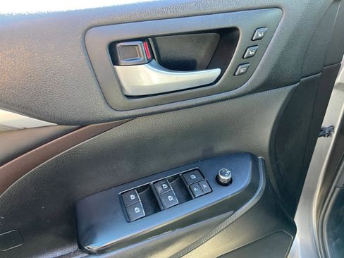 Used 2017 Toyota Highlander Limited Platinum image 21