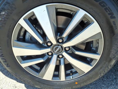 Used 2025 Nissan Pathfinder SL AWD/4WD image 11