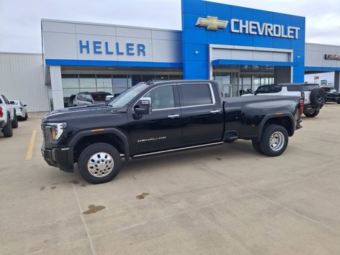 Used 2024 GMC Sierra 3500 Denali Ultimate AWD/4WD image 3