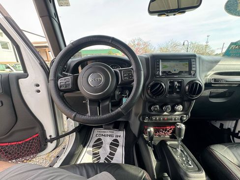 Used 2017 Jeep Wrangler Unlimited Rubicon image 33