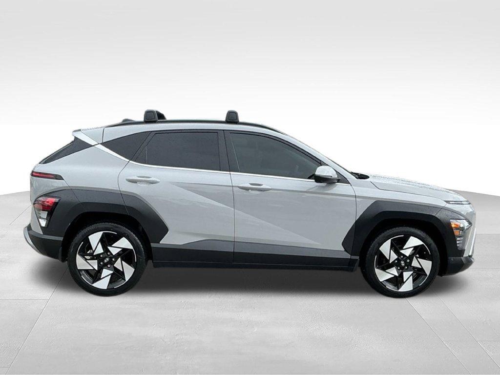 Used 2025 Hyundai Kona Limited FWD image 11