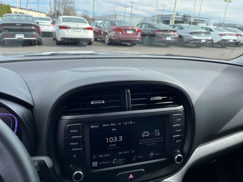Used 2025 Kia Soul LX w/ LX Technology Package image 17