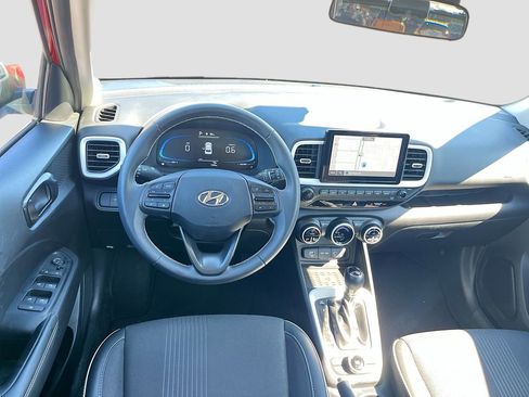 Used 2024 Hyundai Venue Limited image 23