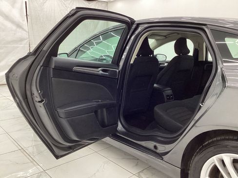 Used 2018 Ford Fusion SE w/ Fusion SE Technology Package image 22