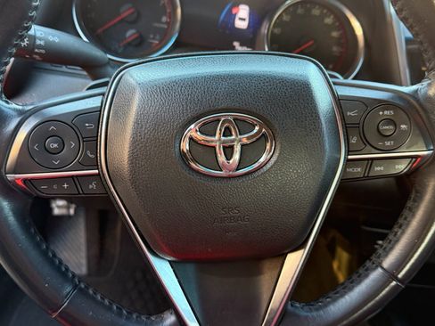 Used 2019 Toyota Camry XSE image 11