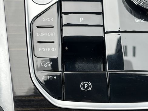 Used 2025 BMW X6 xDrive40i image 9