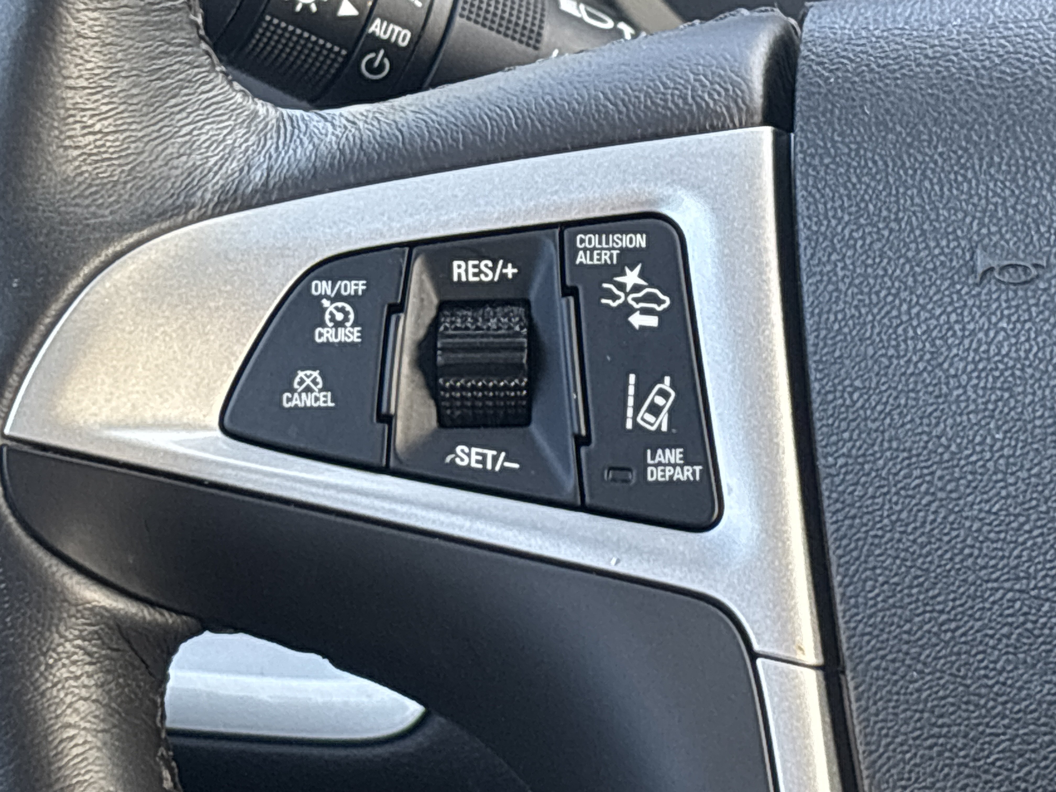 Used 2015 GMC Terrain Denali w/ Cargo Package FWD image 4
