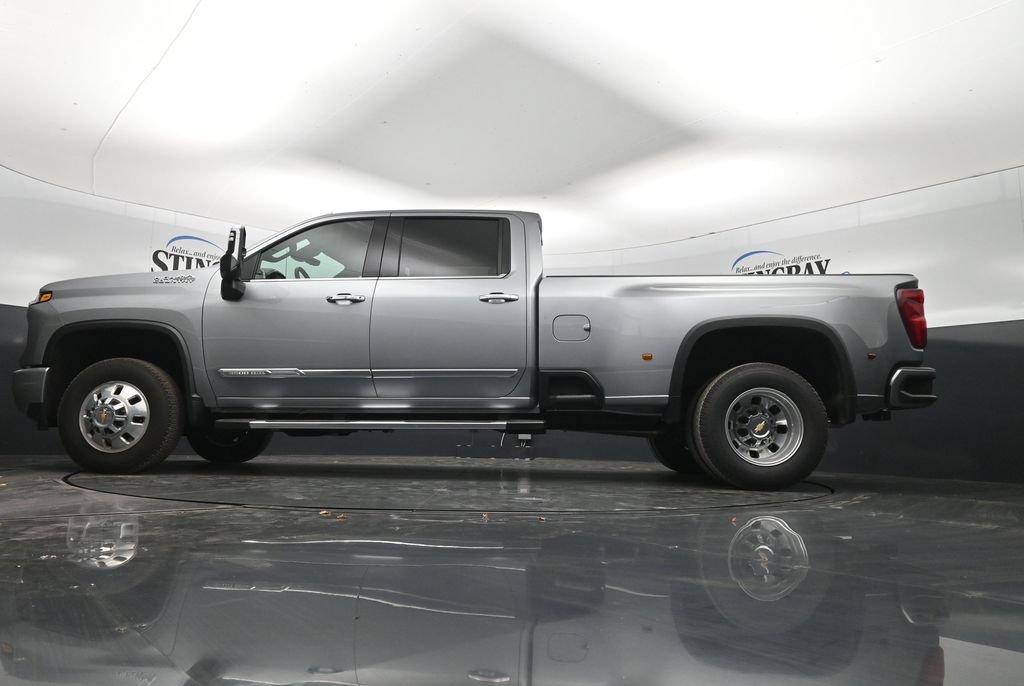 Used 2026 Chevrolet Silverado 3500 High Country w/ Technology Package AWD/4WD image 29