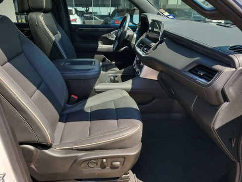 Used 2023 GMC Yukon XL SLT w/ SLT Premium Package RWD image 29