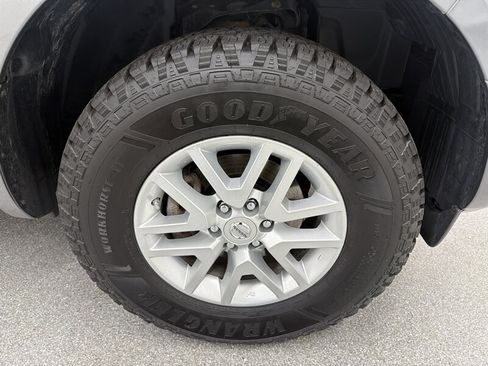 Used 2017 Nissan Frontier SV AWD/4WD image 15