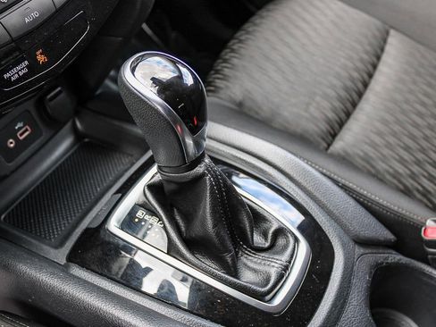 Used 2020 Nissan Rogue SV FWD image 20