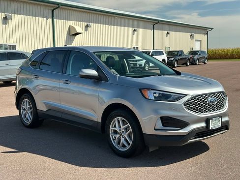 Used 2024 Ford Edge SEL AWD/4WD image 7