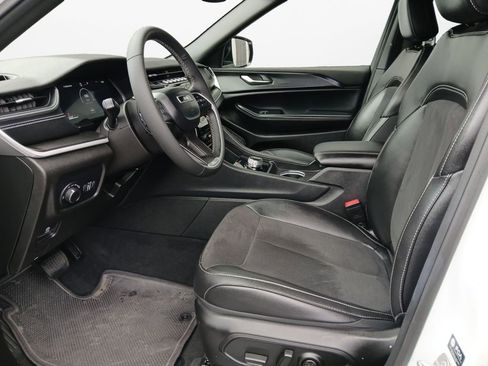 Used 2024 Jeep Grand Cherokee Altitude AWD/4WD image 19