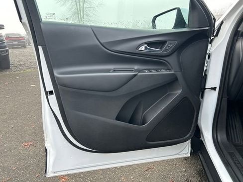 Used 2018 Chevrolet Equinox LT image 16