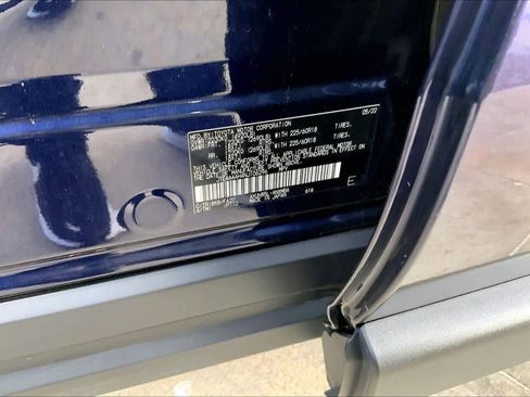 Used 2022 Toyota Venza LE image 33