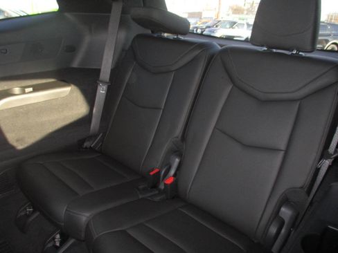 Used 2021 Cadillac XT6 Premium Luxury image 19