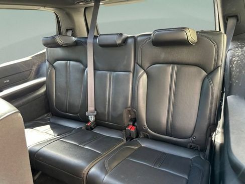 Used 2023 Jeep Wagoneer 4WD w/ Premium Group I image 16