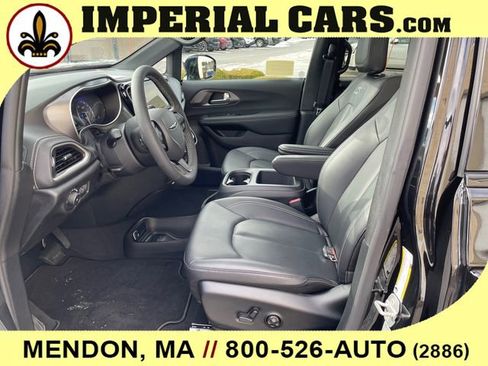 New 2026 Chrysler Pacifica Select image 40