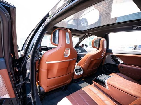 Used 2023 BMW i7 xDrive60 AWD/4WD image 44