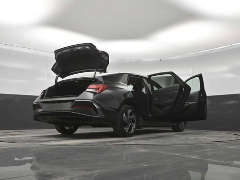 Used 2025 Hyundai Elantra SEL w/ Cargo Package FWD image 44