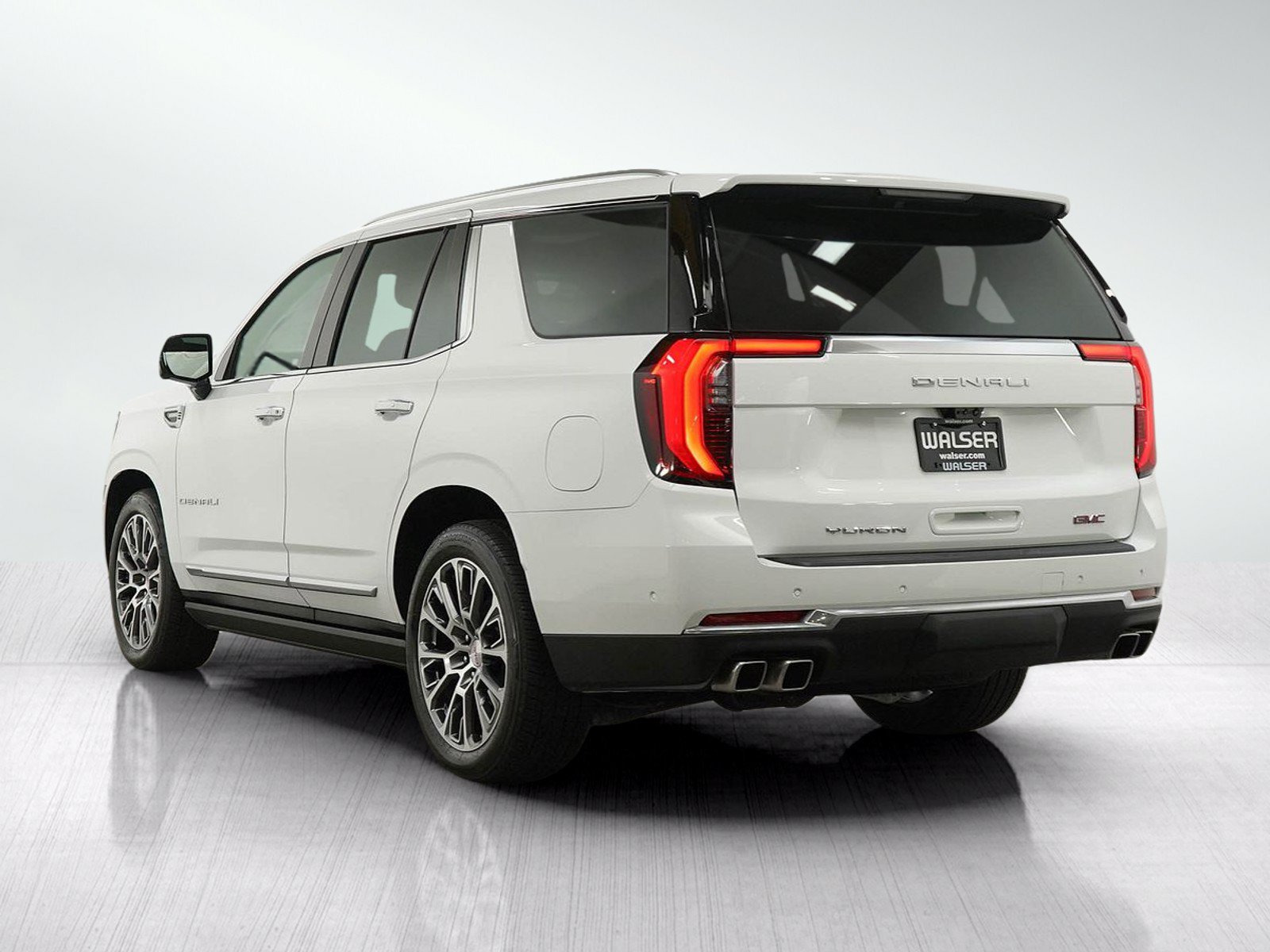Used 2025 GMC Yukon Denali w/ Denali Reserve Package AWD/4WD image 3