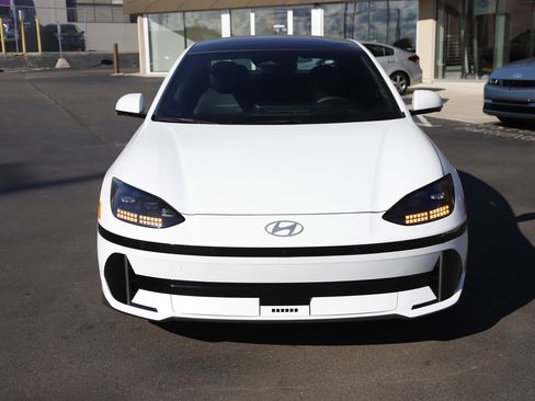 New 2025 Hyundai Ioniq 6 Limited image 9