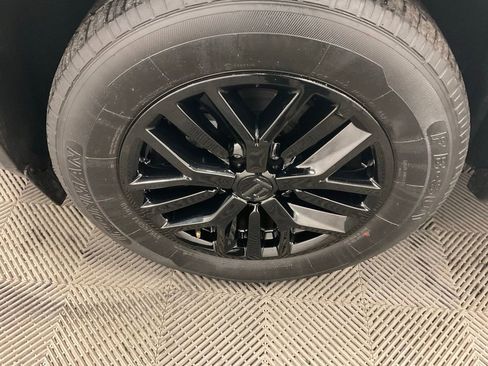 Used 2023 Nissan Rogue S image 32